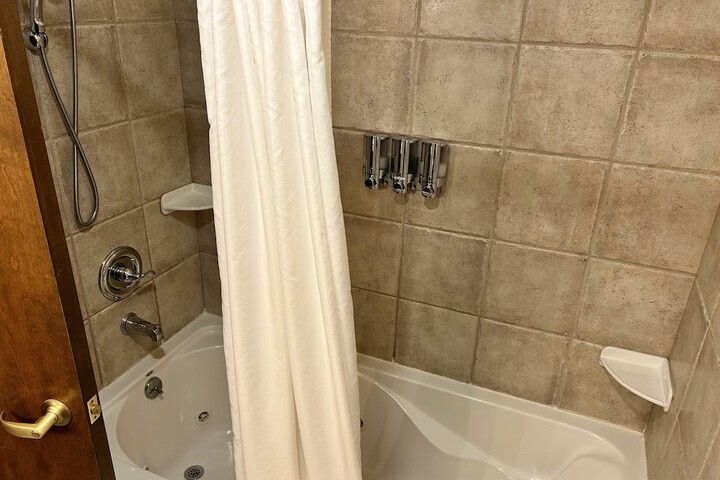 Room 185 of 259