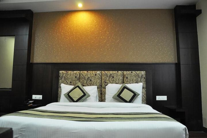 Room 6 of 30
