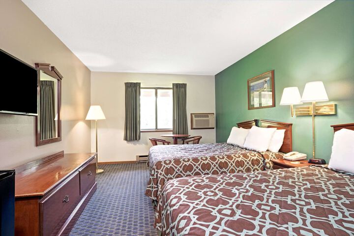 1 Queen Bed (1 of 8)