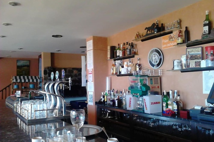 Lounge 33 of 42