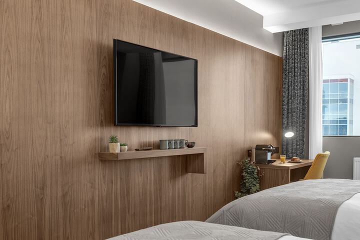 Room 19 of 33