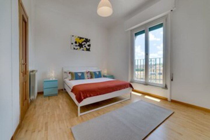 Room 9 of 24