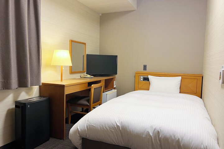 Room 7 of 27