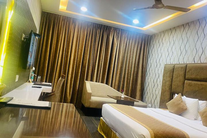 Room 20 of 77