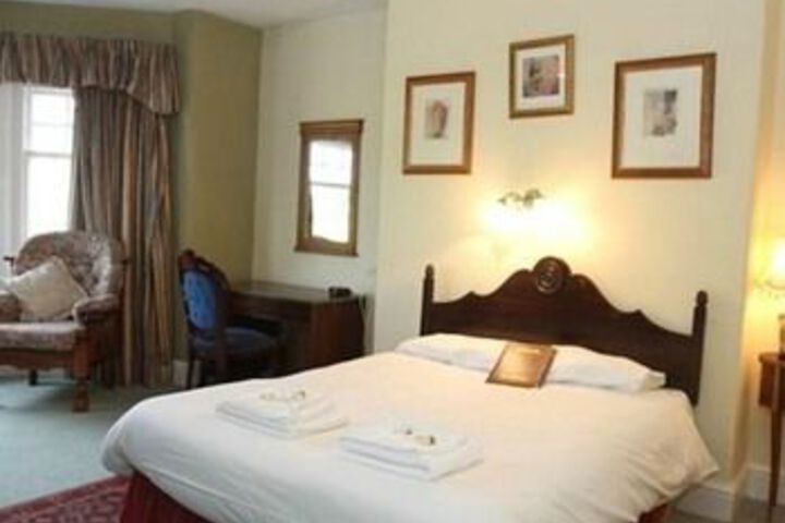 Room 7 of 11