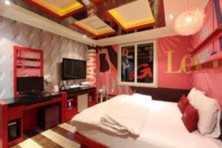 Room 1 of 5