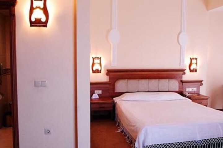 Room 6 of 48