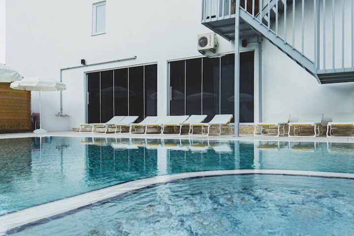 Pool 106 of 135