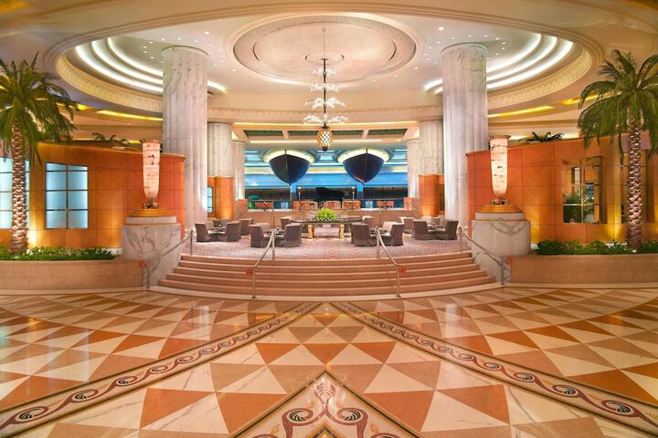 Entrance & Lobby