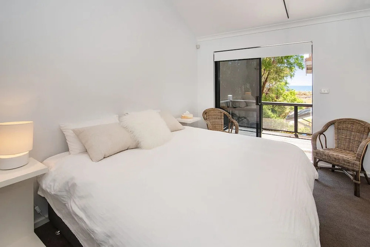 Room 5 of 16