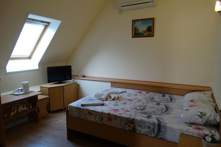 Room 9 of 26