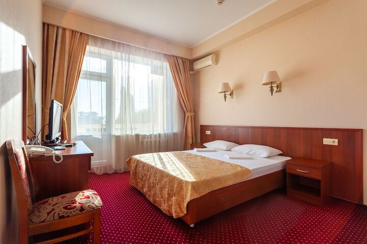 Room 18 of 118