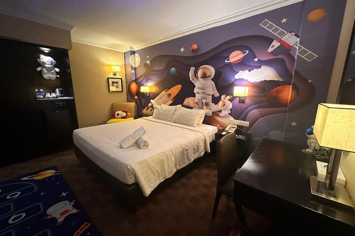 Room 18 of 97