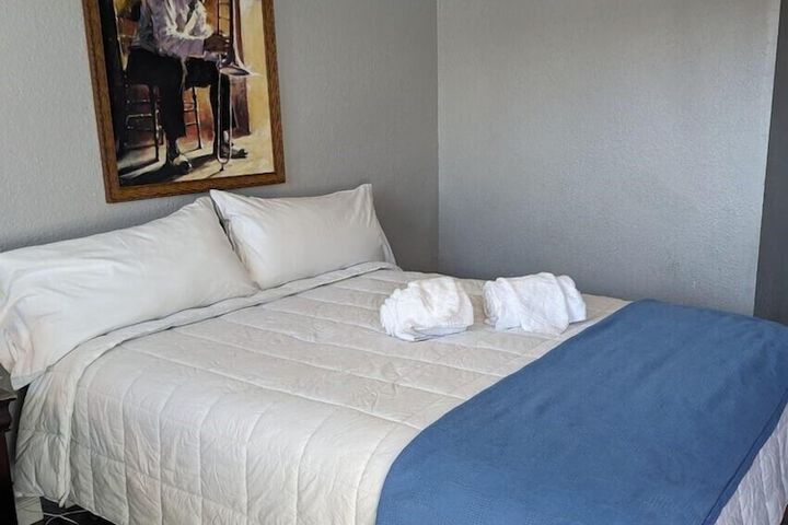 Room 2 of 6