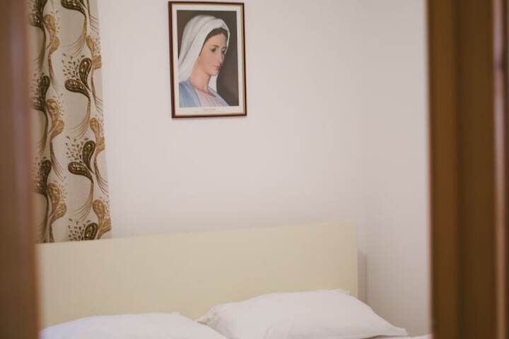 Room 36 of 103