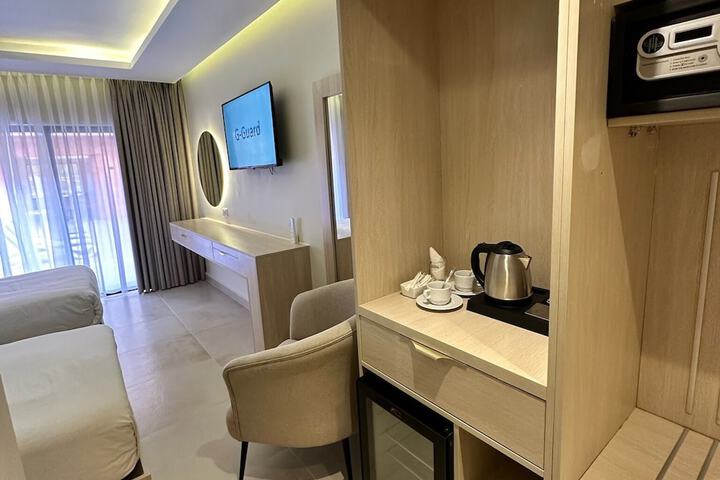 Room 4 of 42