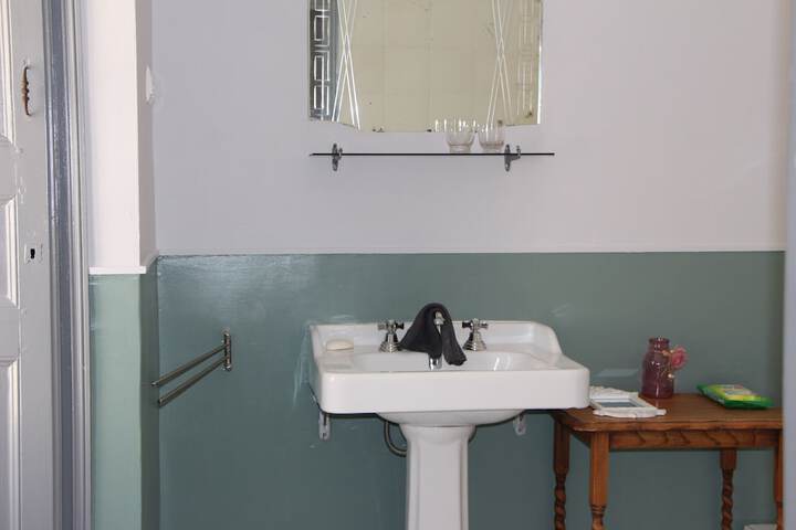 Room 11 of 36