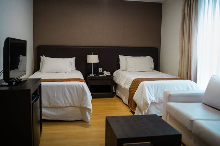 Room 8 of 43