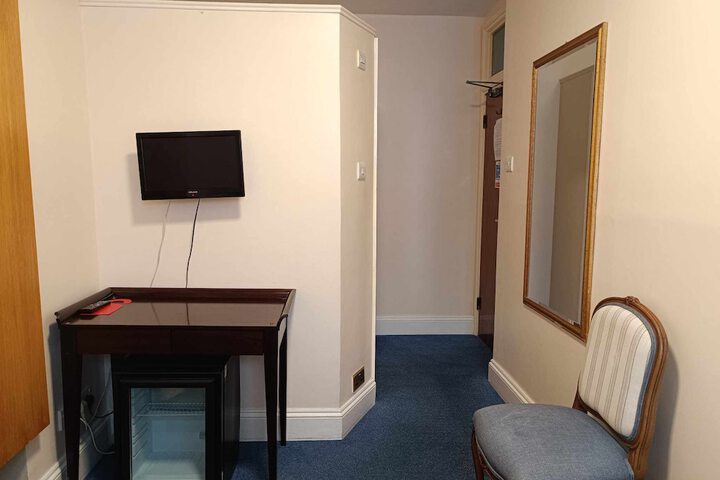 Room 85 of 283