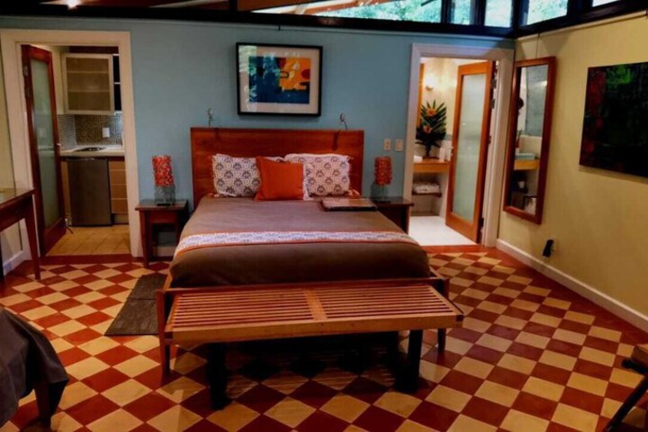 Room 28 of 82