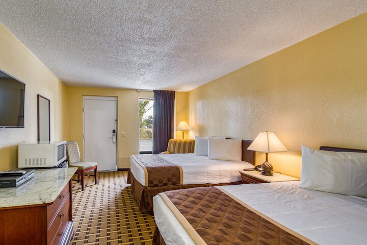 Room 4 of 37
