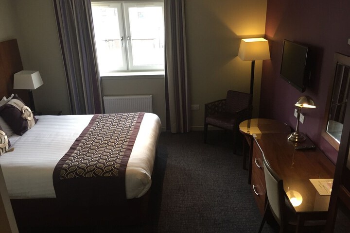 Room 15 of 38
