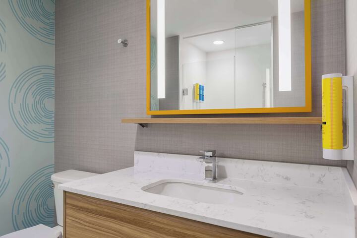 2 Queen Beds with Walk in Shower (1 of 7)