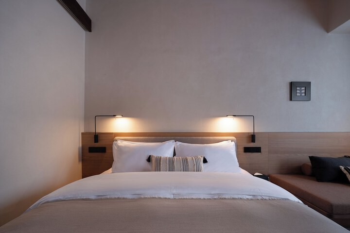 Room 28 of 100