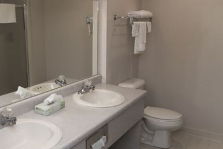 Room 5 of 18