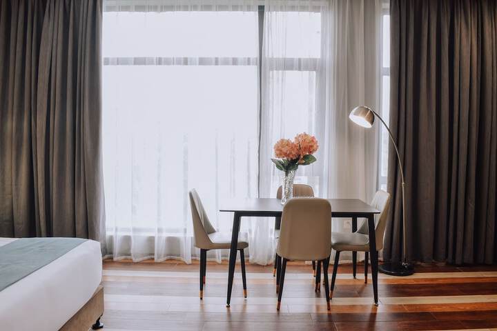 Room 17 of 28