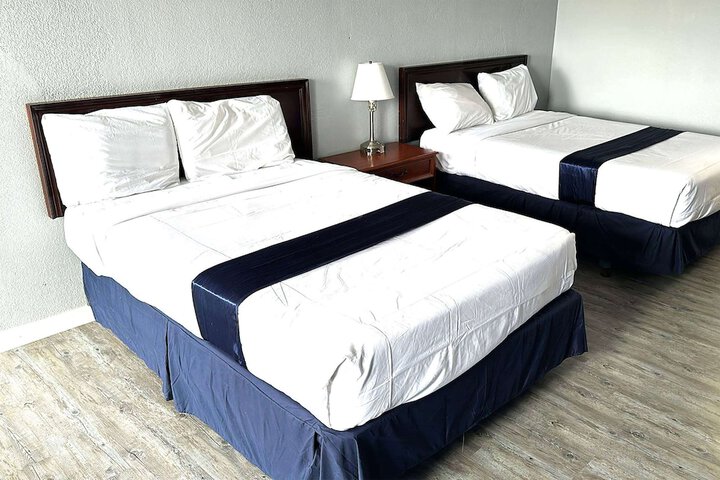 2 Double Beds (5 of 5)