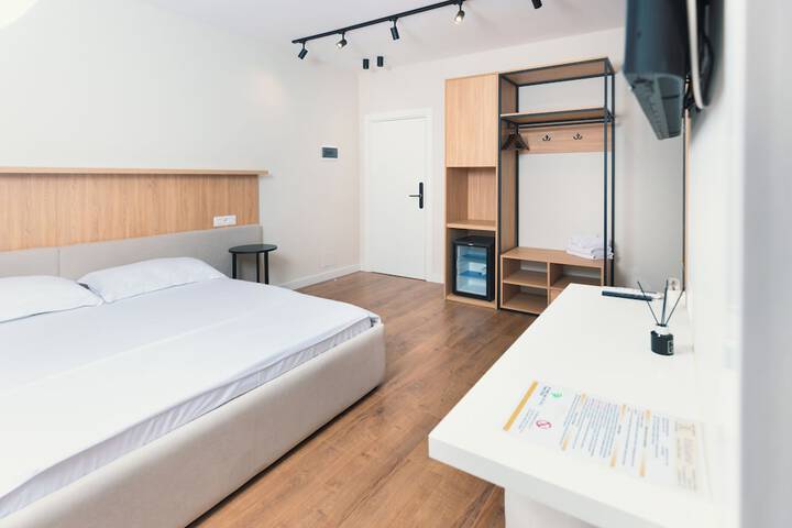Room 25 of 84