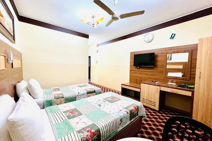 Room 10 of 34