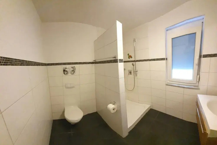 Room 7 of 8