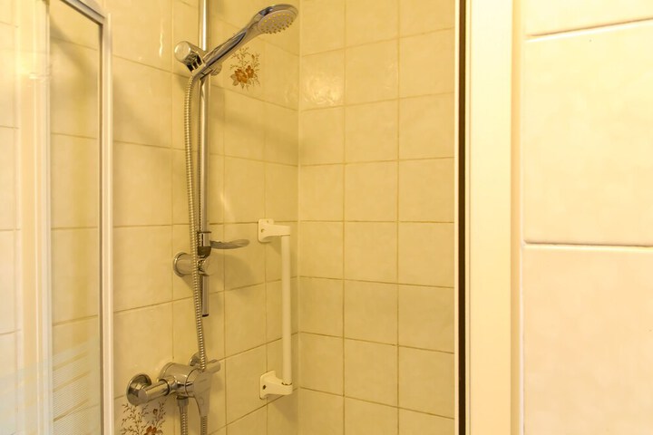 Room 120 of 174