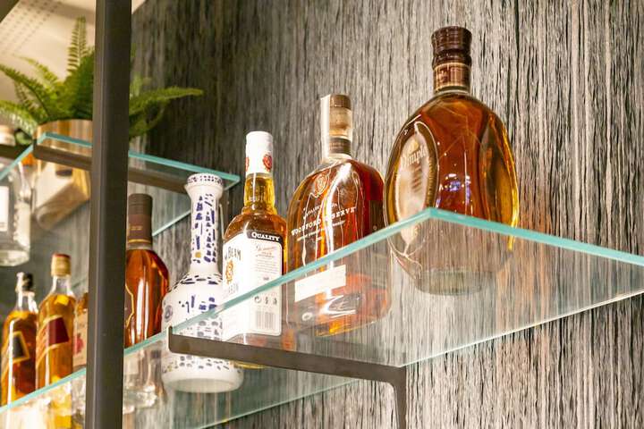 Lounge 54 of 74