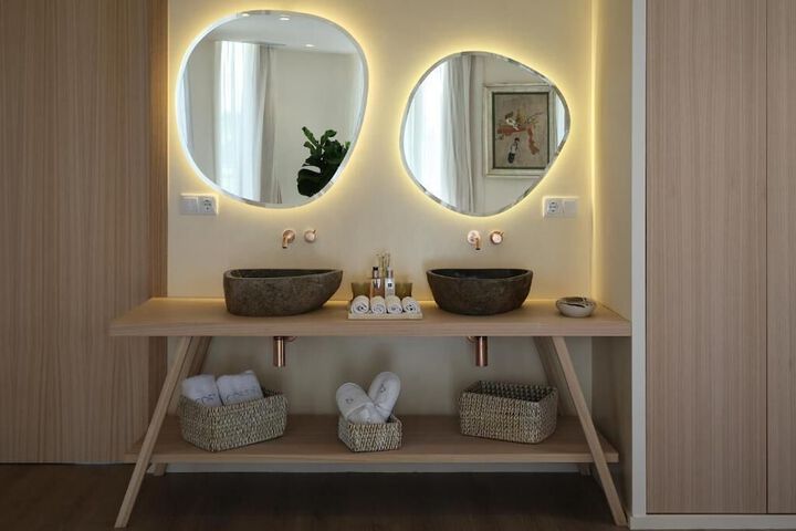 Room 6 of 15
