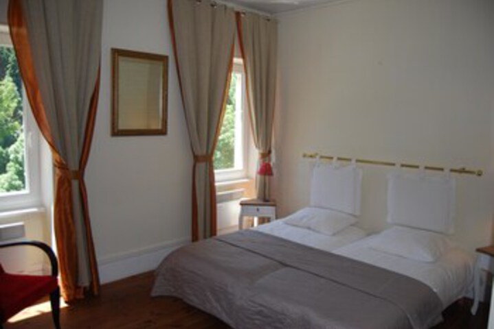 Room 32 of 40