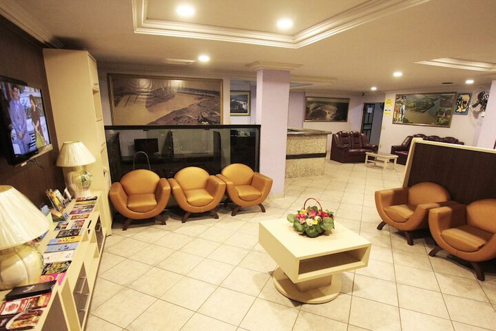 Entrance & Lobby