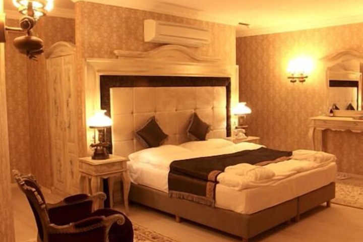 Room 8 of 23