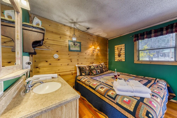 Room 4 of 13