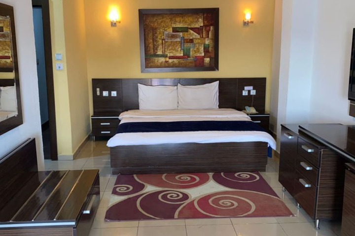 Room 9 of 23