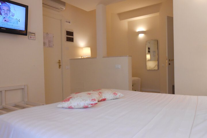 Room 10 of 40