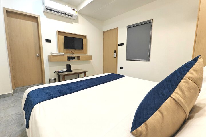 Room 9 of 20