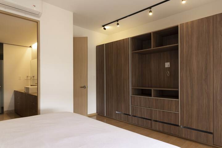 Room 32 of 148