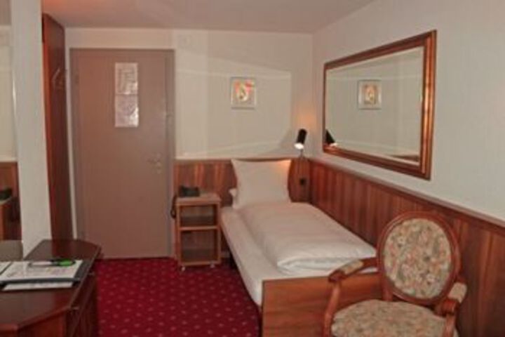 Room 75 of 106