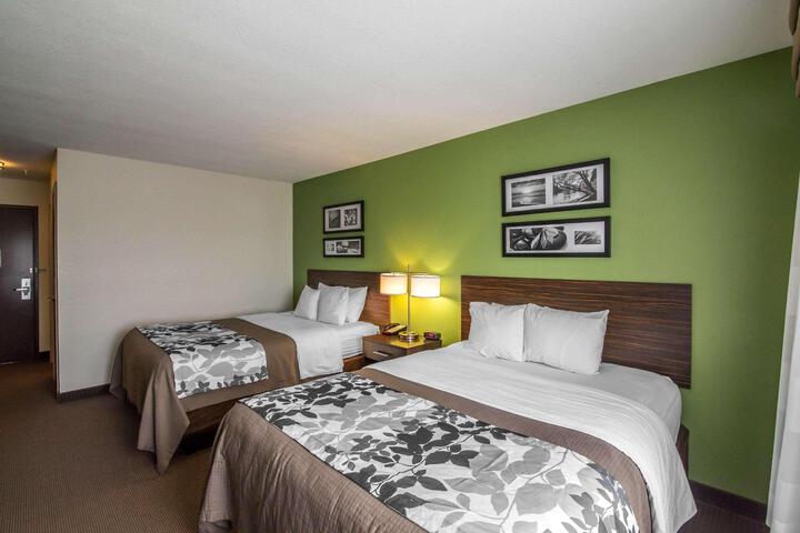 2 Queen Beds (1 of 7)