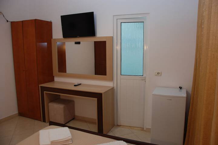 Room 28 of 47