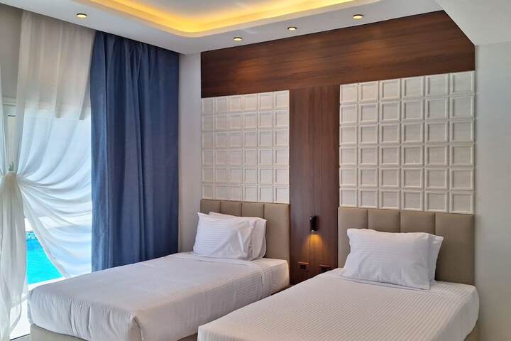 Room 28 of 63