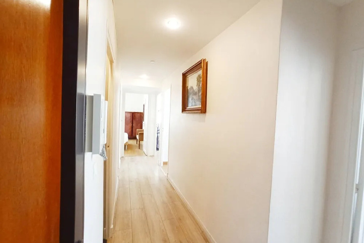 Room 9 of 12